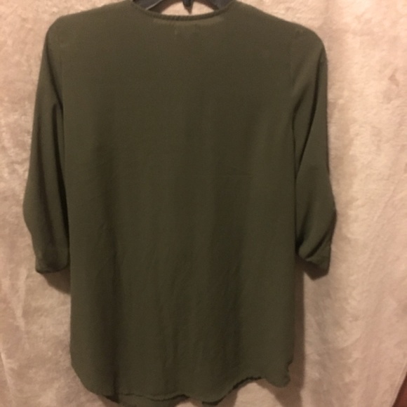 Tops - Picture 3 of 4